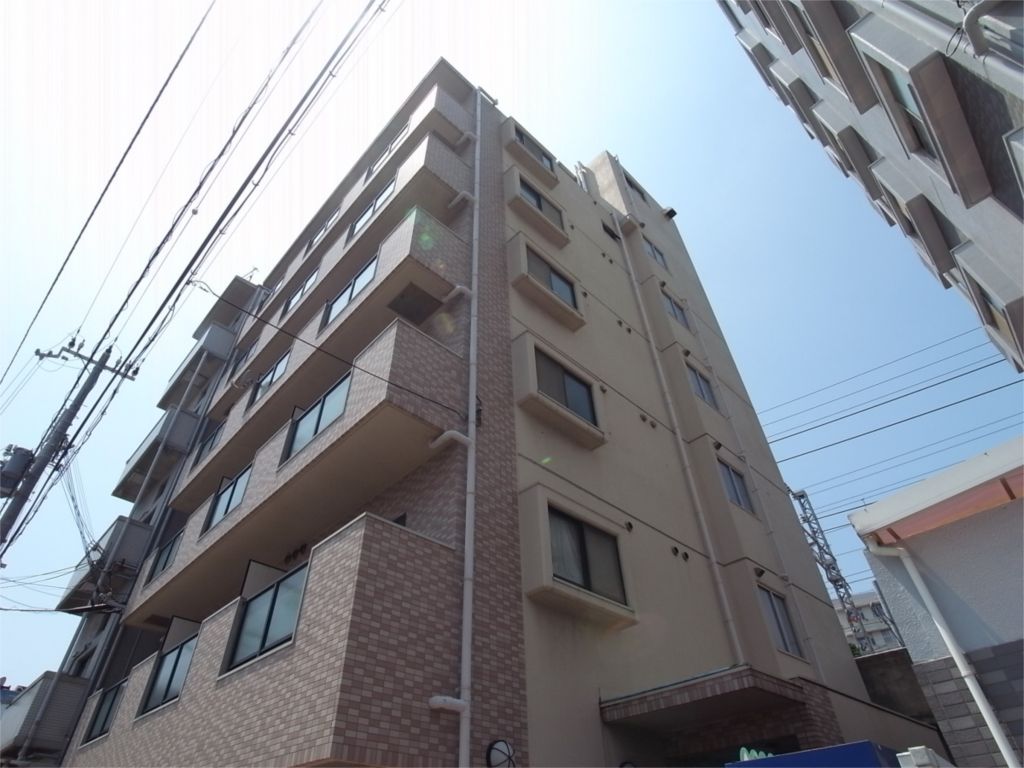 【神戸市垂水区塩屋町のマンションの建物外観】