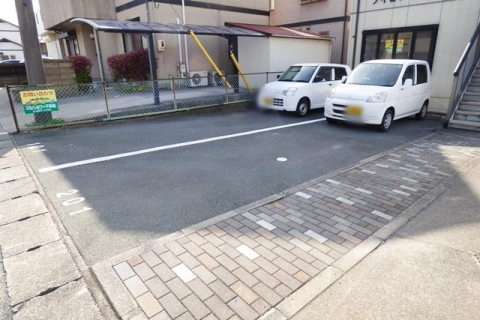 【アイセイハイツの駐車場】