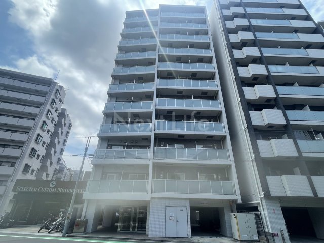 【横浜市南区二葉町のマンションの建物外観】