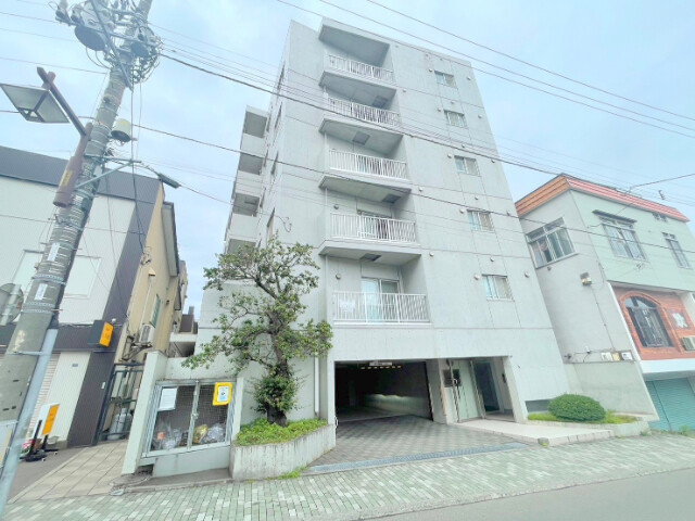 札幌市手稲区手稲本町一条のマンションの建物外観