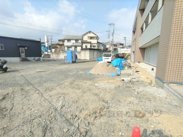 【大津市黒津のアパートの駐車場】