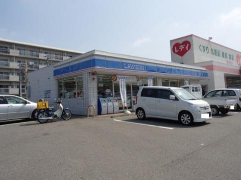 【徳島市山城町のアパートのコンビニ】