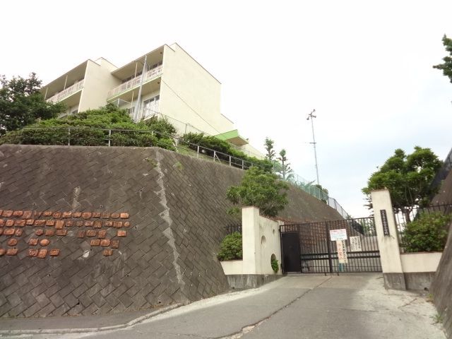 小学校　八王子市立小宮小学校（小学校）まで898m