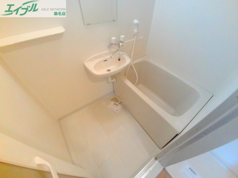 バス・シャワールーム　同型反転参考写真