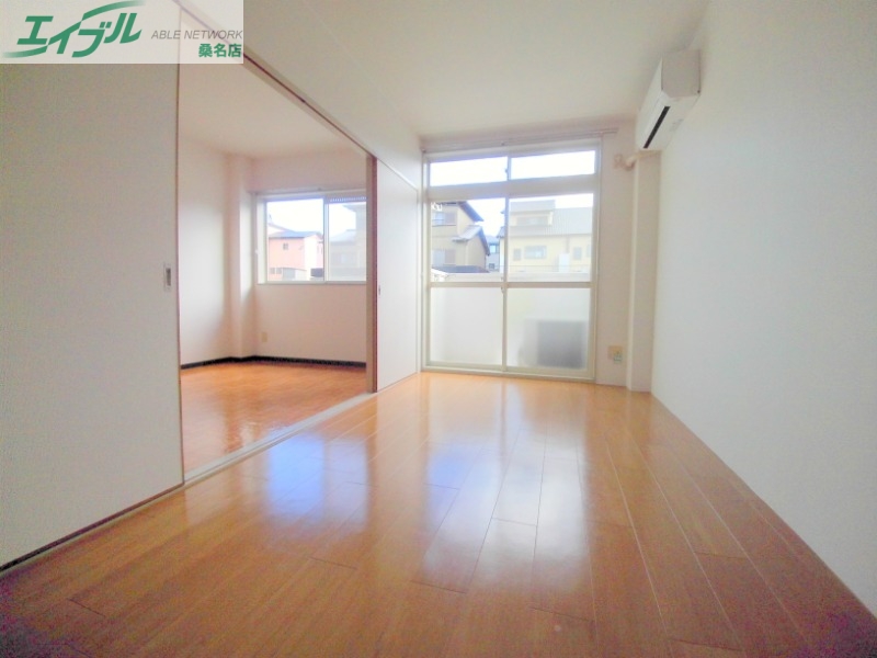 居室・リビング　同型反転参考写真