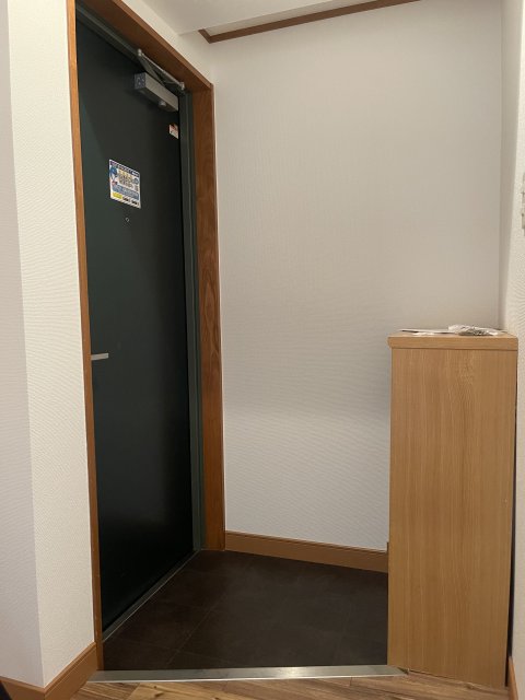 玄関　同物件別号室のものです。