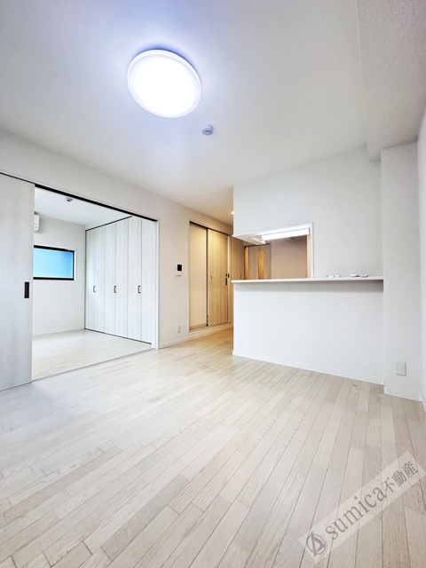 居室・リビング　ホワイトベースで明るい内装♪