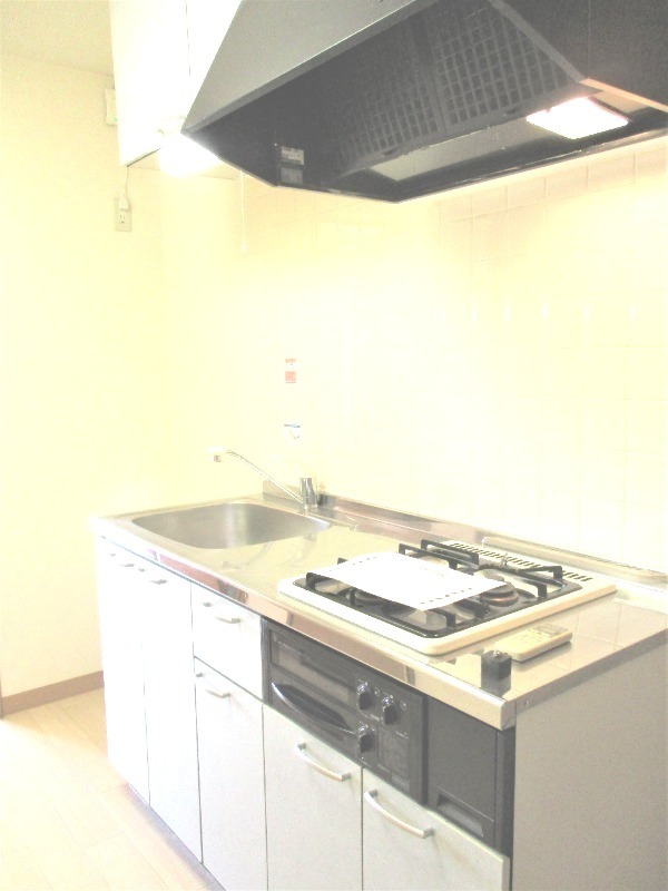 キッチン　システムキッチン２口ガスコンロ完備