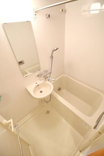 バス・シャワールーム　別部屋参考写真