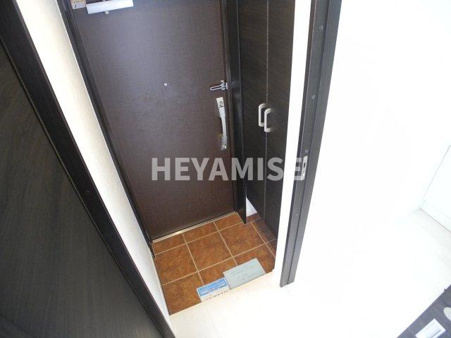 玄関　同物件の別号室の画像となります。