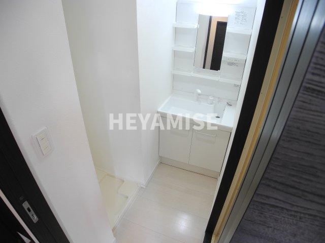 洗面設備　同物件の別号室の画像となります。