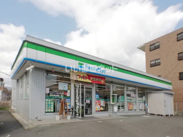 コンビニ　ファミリーマート　真上二丁目店（コンビニ）まで125m