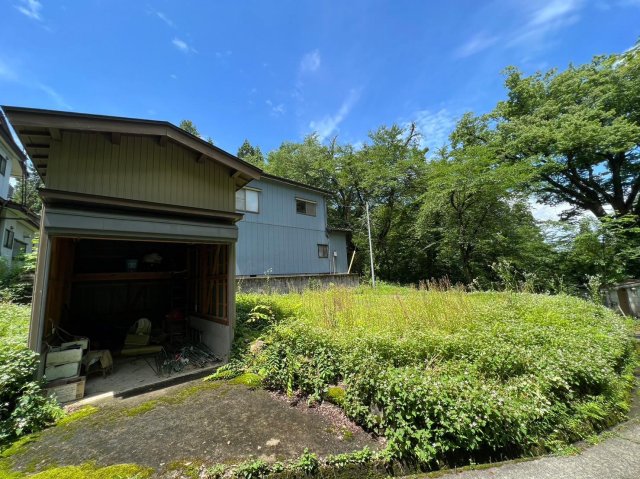 駐車場　屋根付きの駐車場