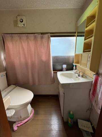 洗面設備　洗面所には鏡台設置済み