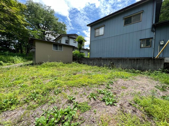 庭　駐車場を兼務した庭