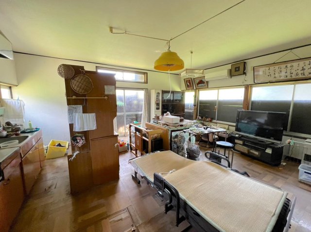 居室・リビング　写真に写った家具・家電は使っても売っても構いません