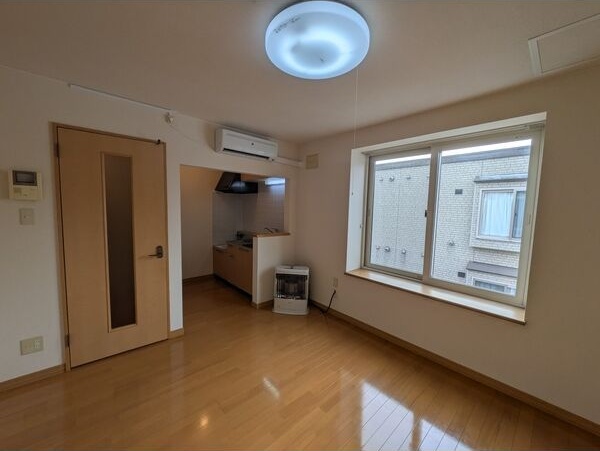 居室・リビング　明るい居間で気持ちまで明るくなりますね！