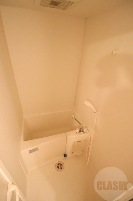 バス・シャワールーム　清潔感のあるバスルームです