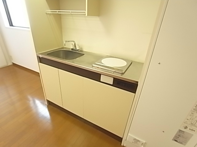 キッチン　まな板も置けるスペースがあります！