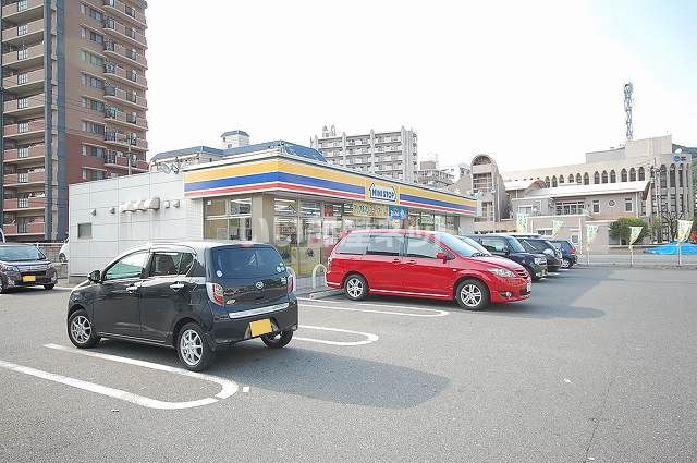 コンビニ　ミニストップ　門司港レトロ店（コンビニ）まで348m