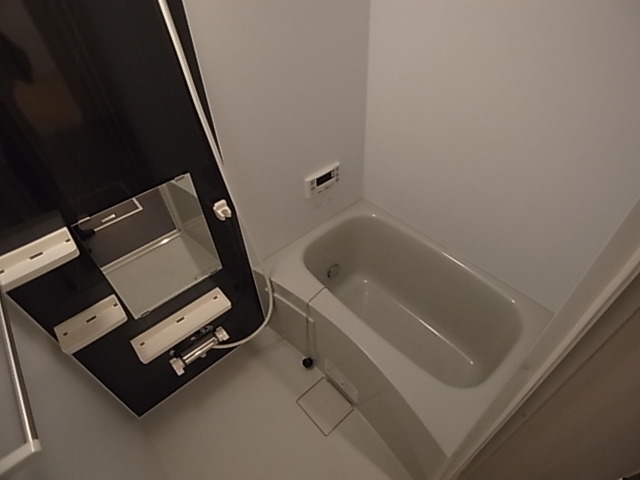 バス・シャワールーム　お風呂・トイレ別のセパレートはいいですね。