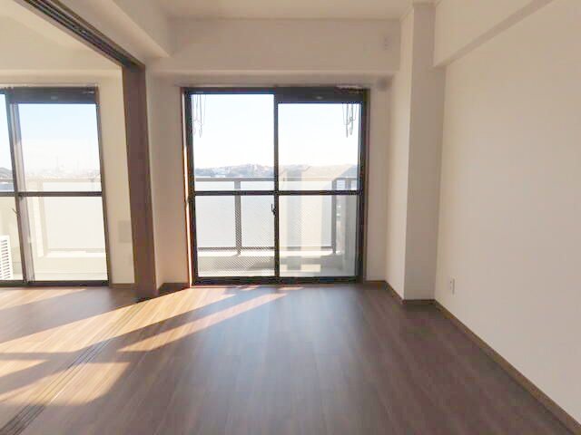 その他部屋・スペース　開放的な寝室です