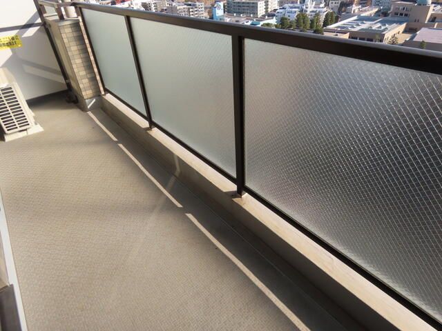 バルコニー　外からの目が気にならないバルコニーで洗濯物が干せます