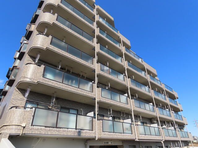 建物外観　高台で陽当り良好です