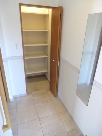 玄関　シューズインクローゼット付きの玄関