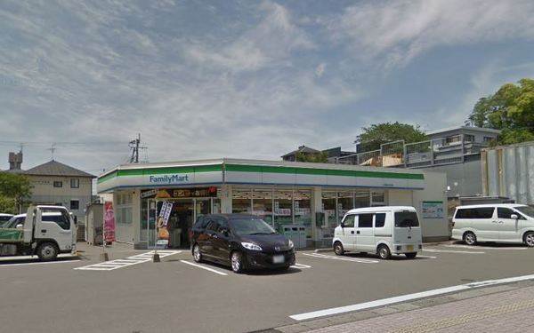 コンビニ　ファミリーマート学園木花台店（コンビニ）まで381m