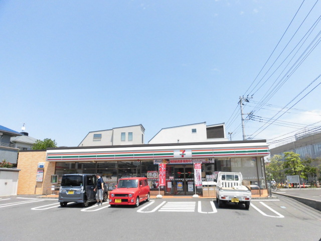 コンビニ　セブンイレブン（コンビニ）まで243m