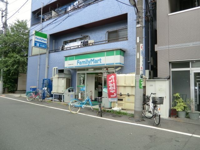 コンビニ　ファミリーマート（コンビニ）まで750m