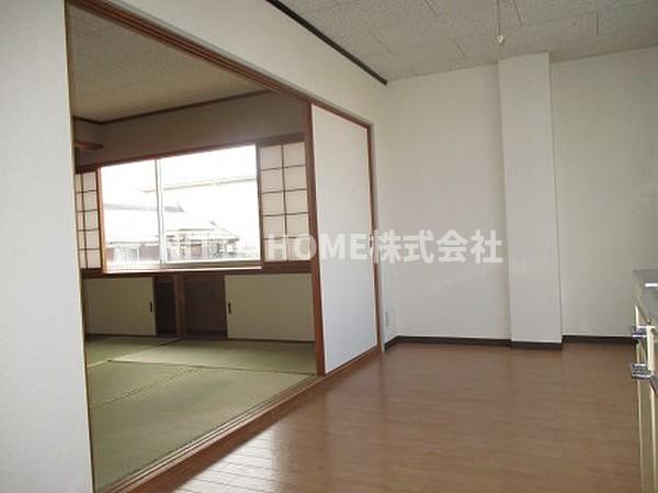 その他　扉を開けると広い空間に●