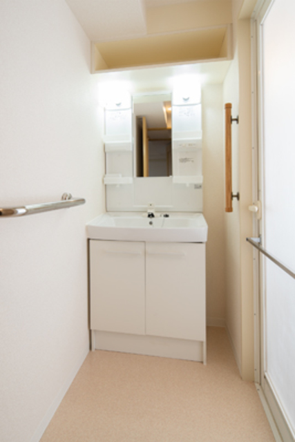 洗面設備　写真は同タイプ住戸です。
