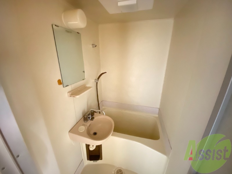 バス・シャワールーム　お風呂もこの大きさならゆっくり入れそうですね