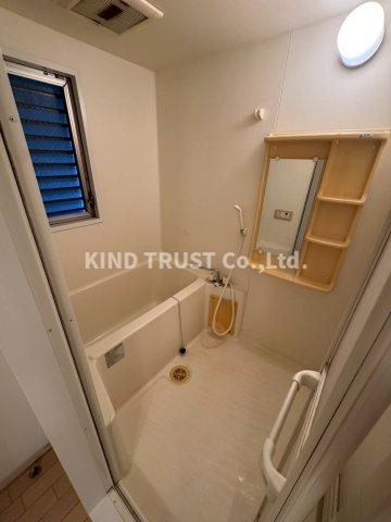 バス・シャワールーム　落ち着いた空間のお風呂です