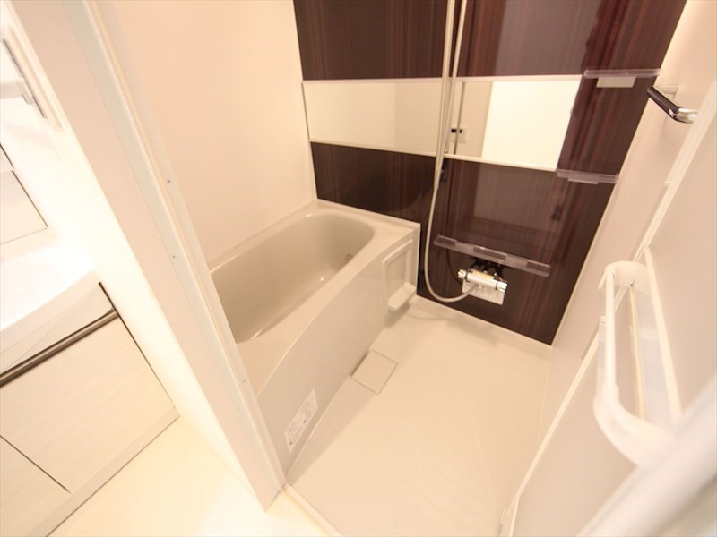 バス・シャワールーム　浴室暖房乾燥機付　追い焚き・オートバス機能付お風呂