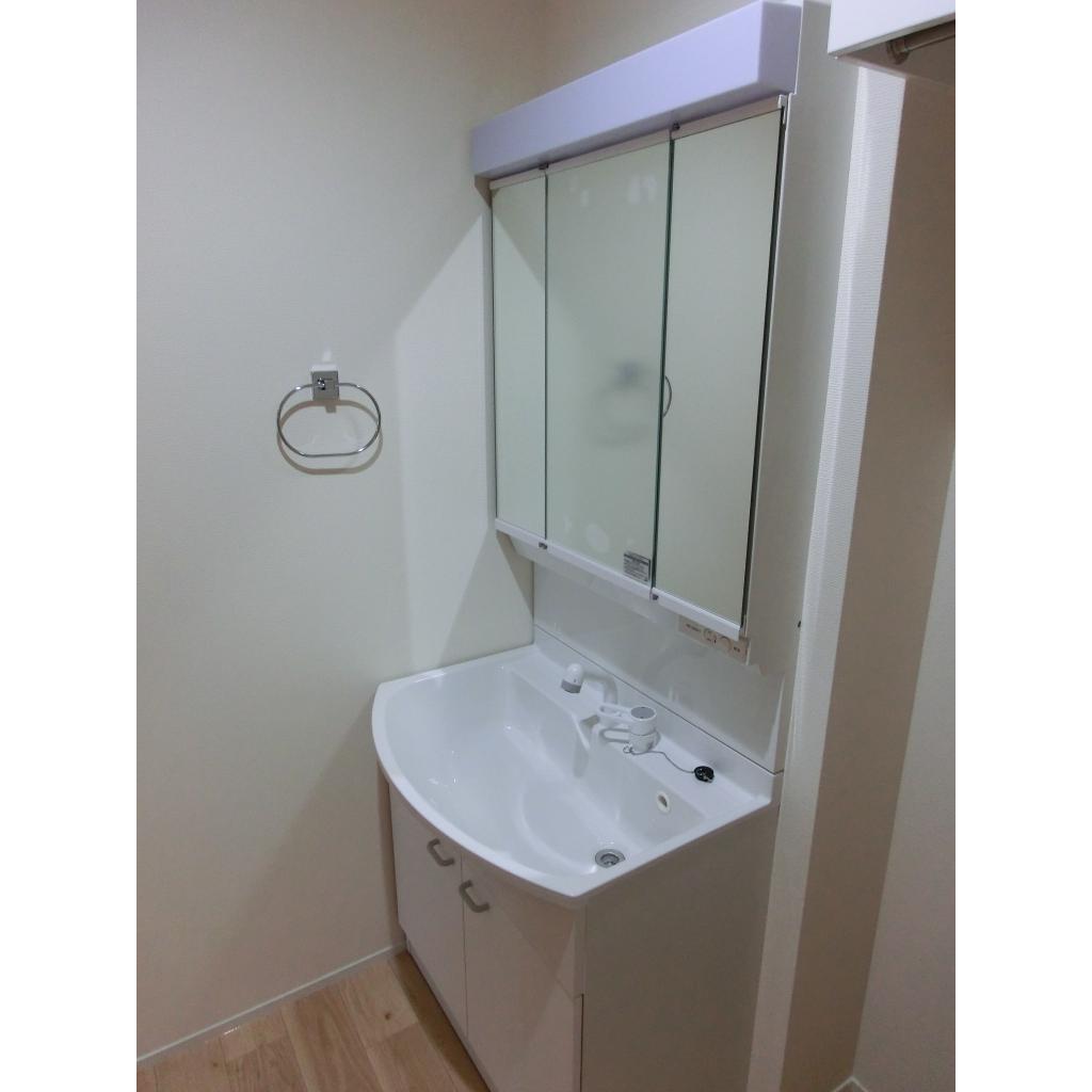 洗面設備　スペースが確保できる洗面所です