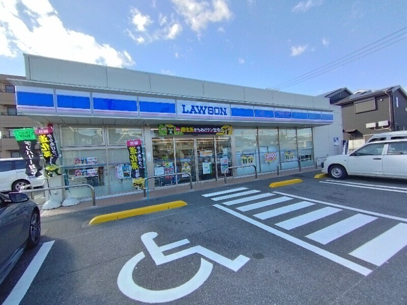 コンビニ　ローソン栄町店（コンビニ）まで311m