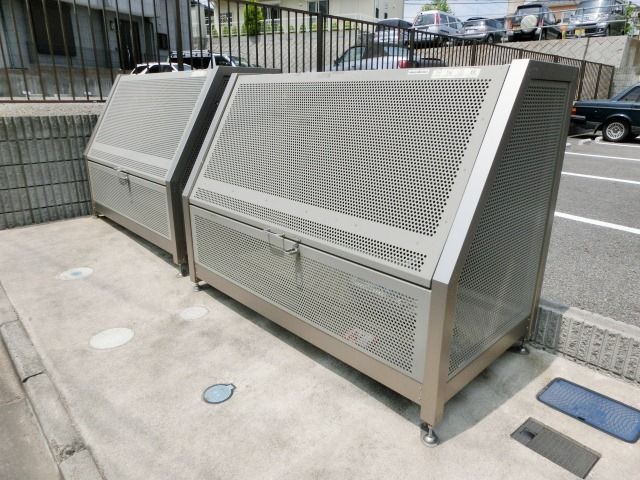 その他　敷地内大型ダストＢＯＸ。