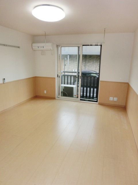 居室・リビング　広々１０帖の明るいお部屋