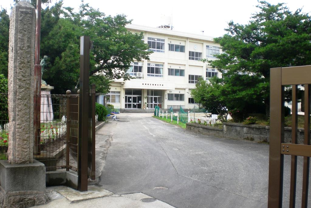 小学校　敦賀市立黒河小学校（小学校）まで1241m