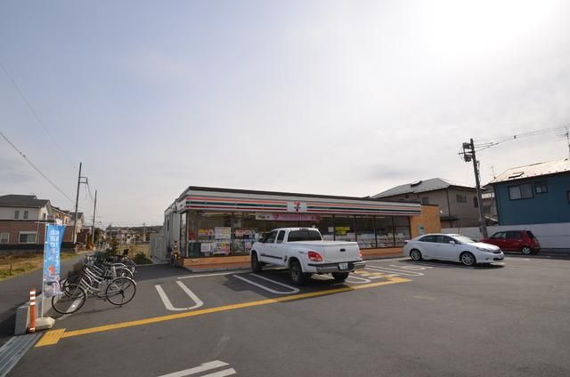 コンビニ　セブンイレブン（コンビニ）まで900m