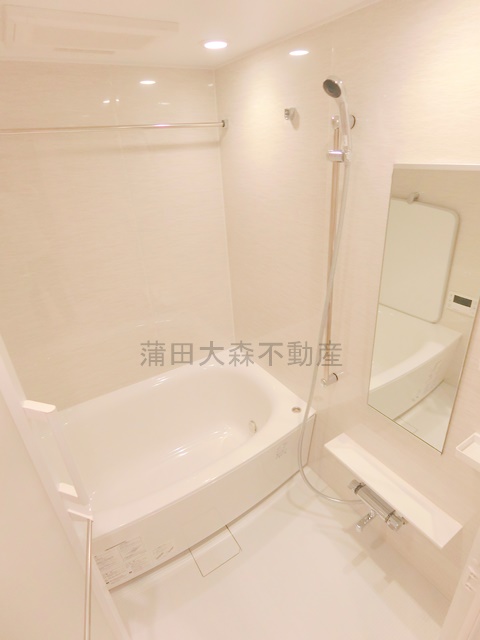 バス・シャワールーム　浴室乾燥機能と追焚機能付きのお風呂