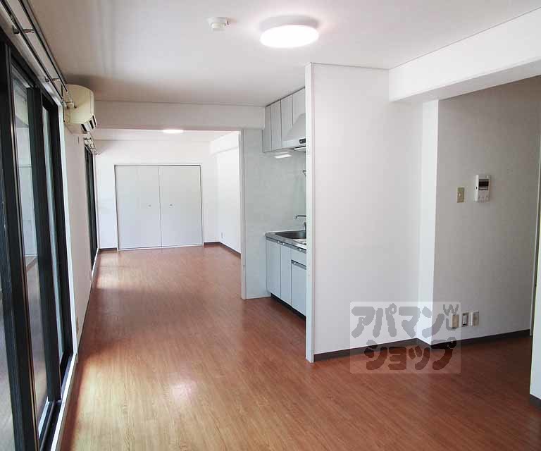 居室・リビング　２０８号室の写真です。