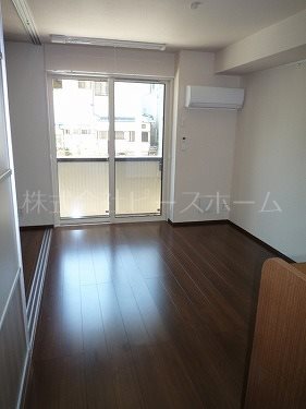 居室・リビング　※別号室参考写真