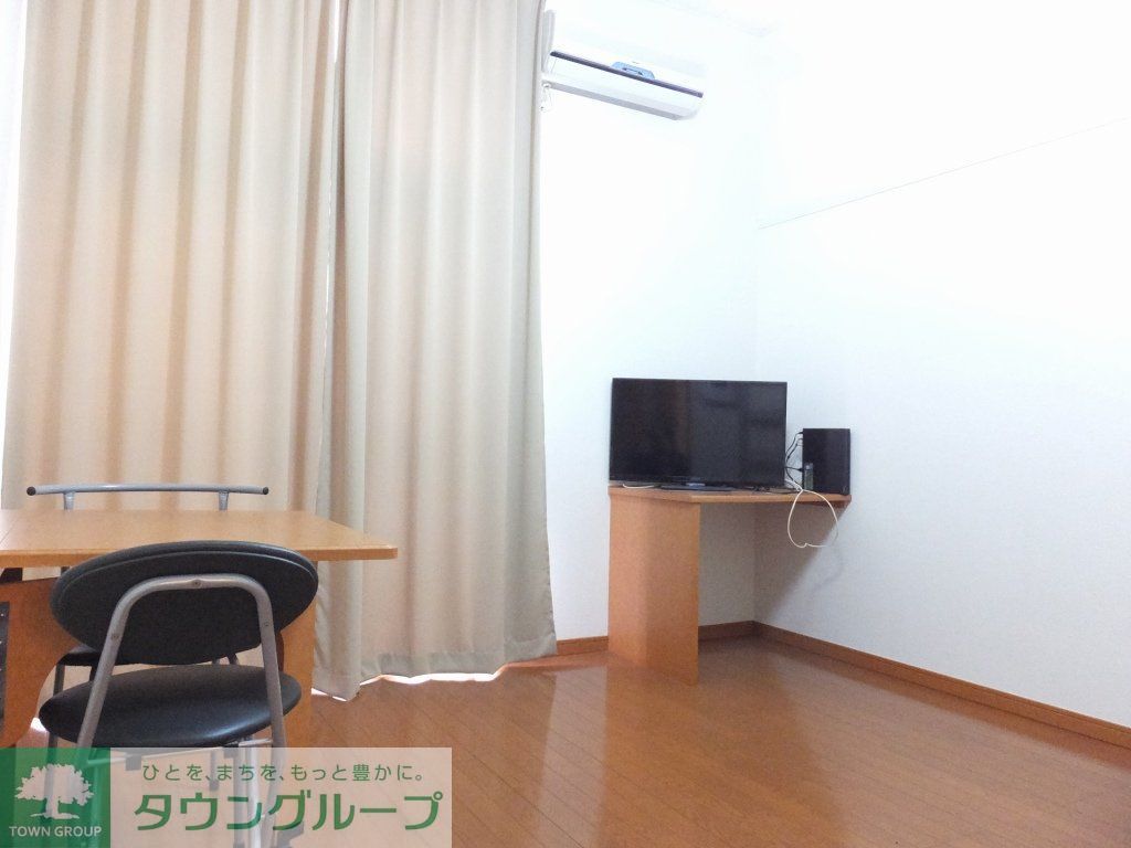 居室・リビング　１階床はフローリング仕様です。