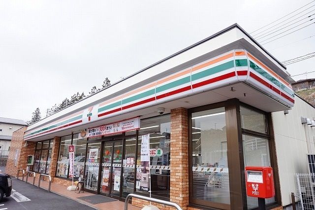 コンビニ　セブンイレブン鷹乃杜４丁目店（コンビニ）まで200m