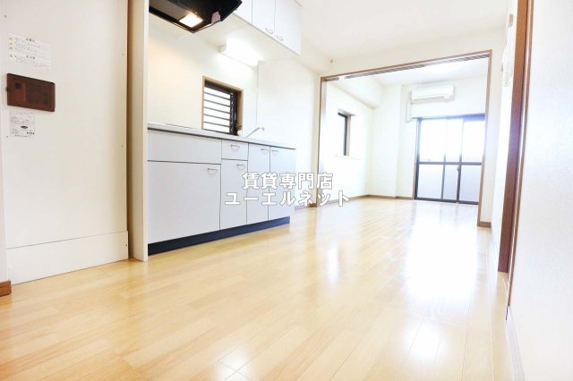 居室・リビング　ゆったりとくつろげる、落ち着きのある居室空間です