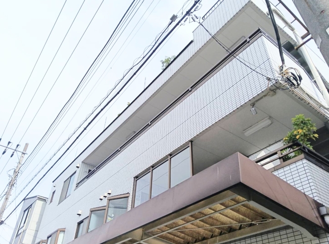 建物外観　閑静な住宅街・最上階・角部屋☆